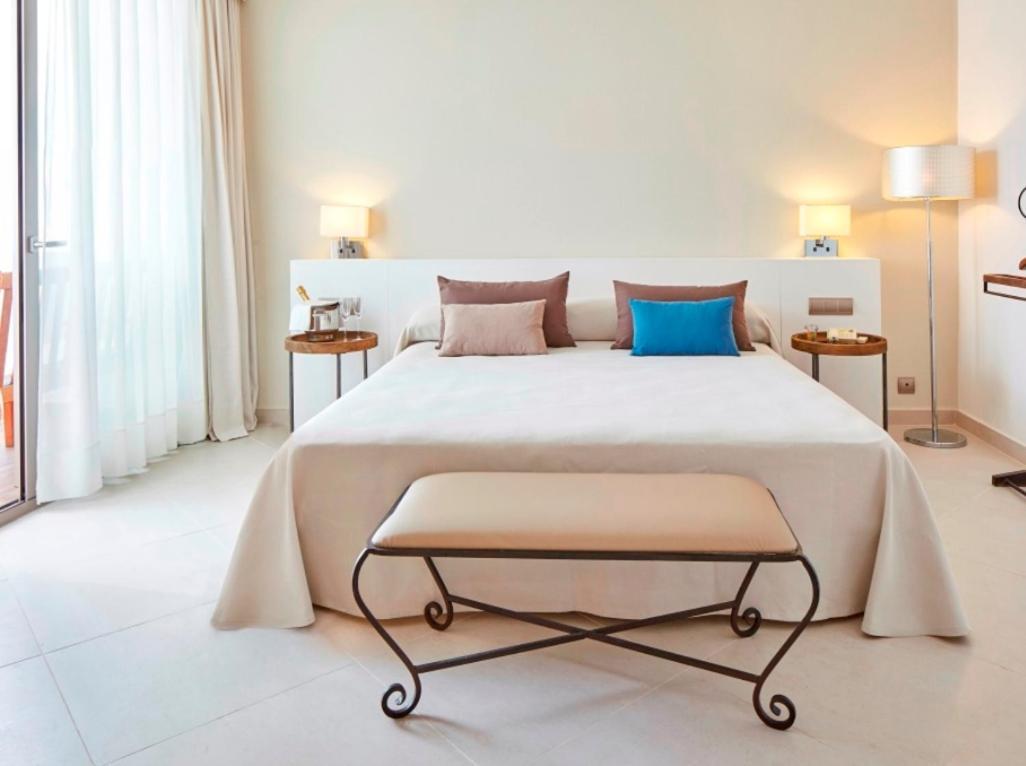 Hotel Tres Torres Санта-Еулалія-дель-Ріо Номер фото