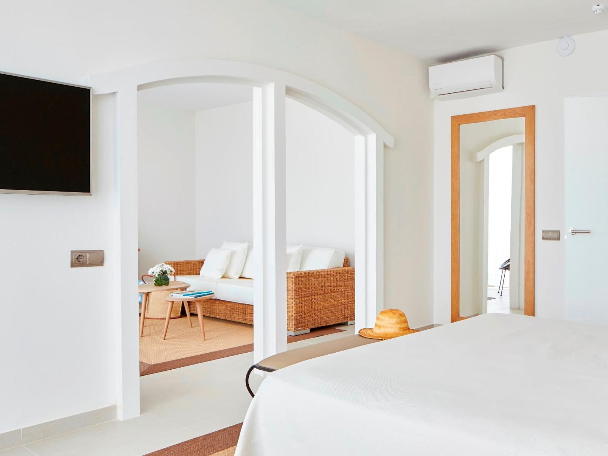 Hotel Tres Torres Санта-Еулалія-дель-Ріо Номер фото
