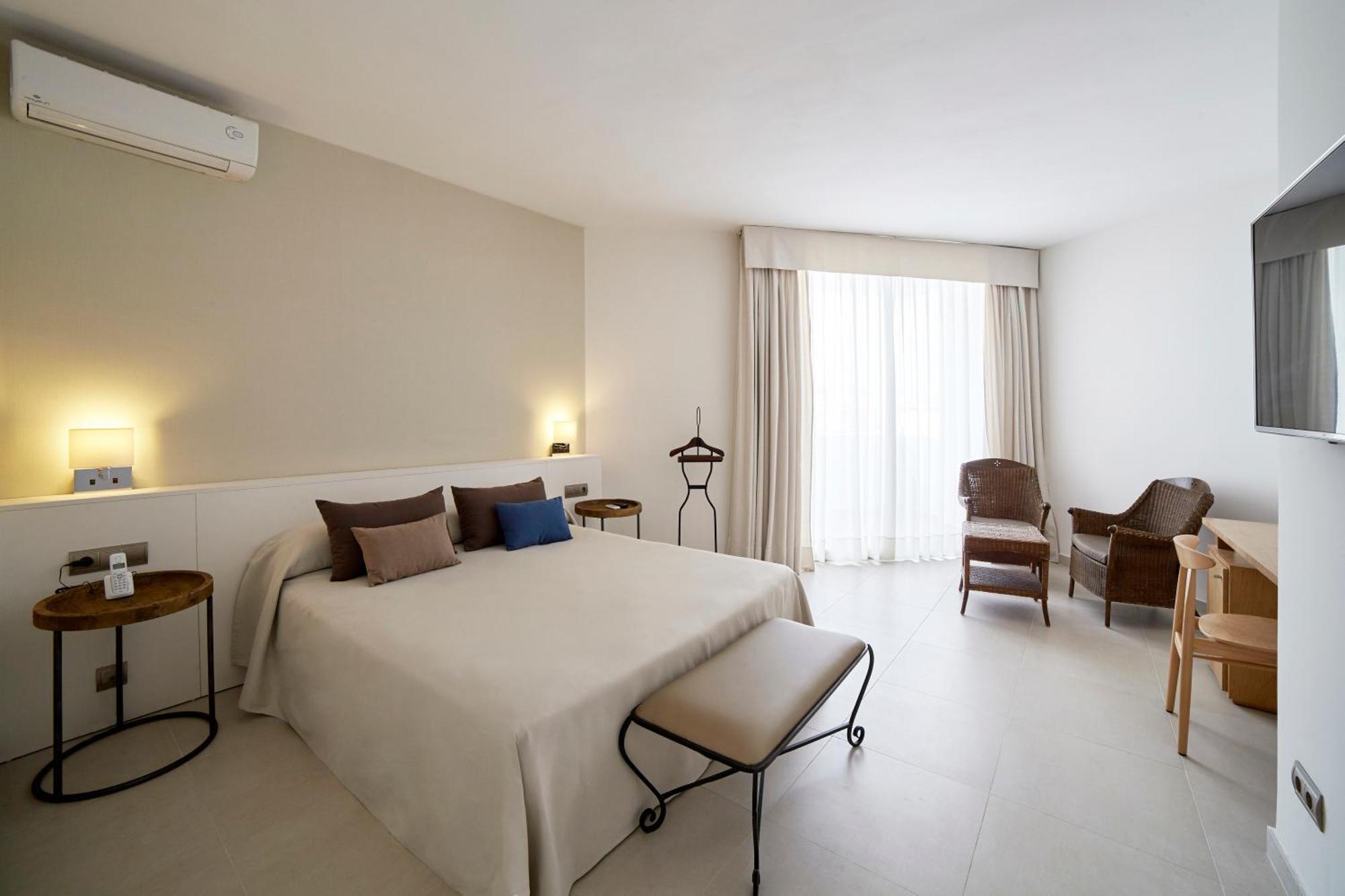 Hotel Tres Torres Санта-Еулалія-дель-Ріо Номер фото