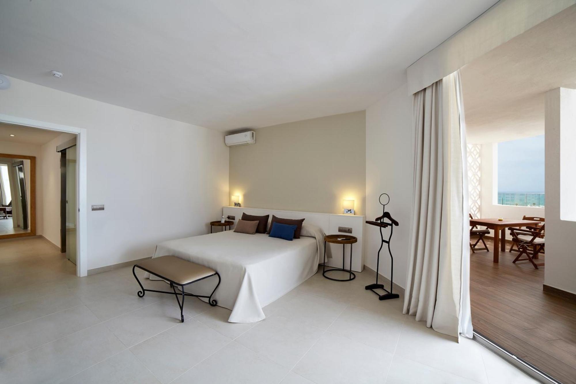 Hotel Tres Torres Санта-Еулалія-дель-Ріо Номер фото