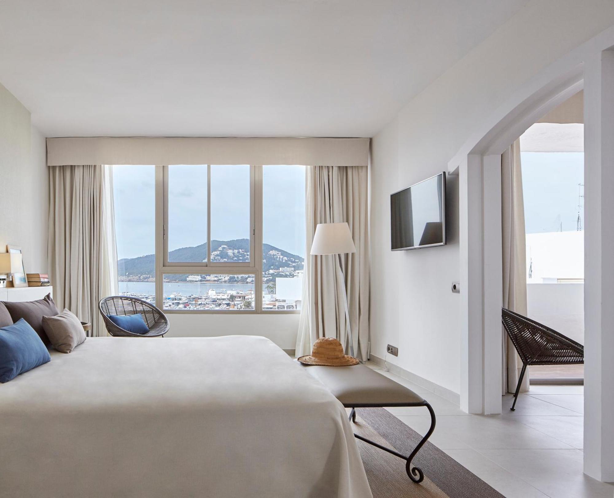 Hotel Tres Torres Санта-Еулалія-дель-Ріо Номер фото